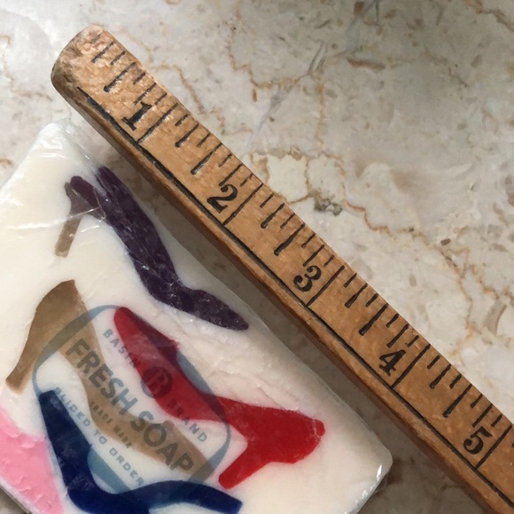 NWT Basin sliced to order artisan glycerin soap shoe inlay design & loofa - Picture 9 of 16